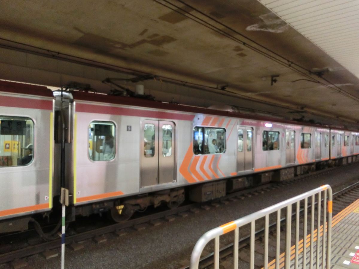 6102F側面端部の黄テープ